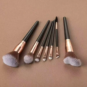 7 Piece Travel Friendly Facial Makeup Brush Set with Plastic Handle for Easy Face and Eye Makeup Application