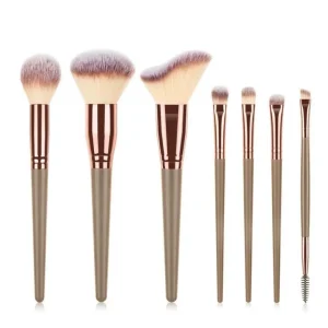 A 7 piece Makeup Brush Set with Soft Bristles Portable Makeup Tool Kit