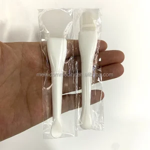 China Factory’s White Plastic ABS Dual Purpose Facial Mask Brush and Spoon Cosmetic Beauty Tool