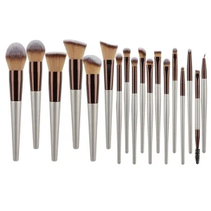 Custom Logo 18 Piece Beauty Tool Foundation Concealer Lip Brushes Professional Makeup Brush Set for Face Lips