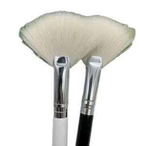 Custom Medium Fan Makeup Brush Single Fan Shaped Super Soft White Bristle Fluffy Goat Hair for Concealer Application Handle