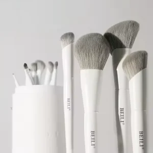 Custom logo White Professional Makeup Brushes Kit Corn Silk Synthetic Hair Luxury Makeup Vegan Brush Set with Holder