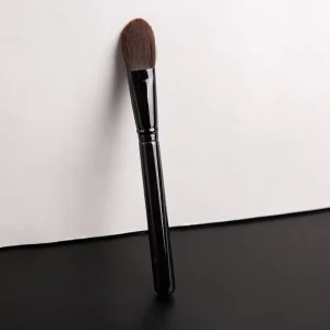 Durable Single Black Makeup Brush with Handle for Face