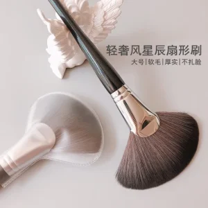 Eco Friendly Large Soft Makeup Brushes Synthetic Hair Face Highlighting Single Powder Brushes in Fan Shape Cosmetics Tool