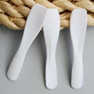 Factory Bulk Plastic Cosmetic Spoon White Face Cream Spatula Custom logo Facial Eye Cream Spoon