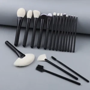 High Quality 18pcs Makeup Brush Set Private Logo Premium Matte Black Wooden Handle Soft Natural Synthetic Bristles
