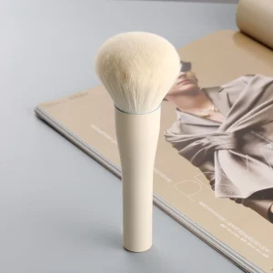 Luxurious Simple Single Foundation Blush Brush Soft Vegan Synthetic Hair Aluminum Handle Custom Labeling for Face Use Makeup