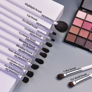 OEM ODM 12PCS Professional Makeup Brush Set Silver Vegan Eyeshadow Brush Custom Logo Foundation Brush Cosmetics Brush Set