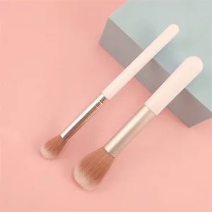 Single Small White Blush Brush Professional Synthetic Hair Makeup Brush