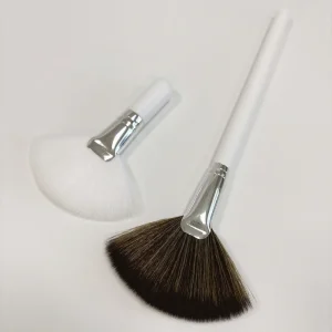 Super Soft White Nylon Blush Powder Foundation Brush Single Facial Fan Short Wood Thick Fluffy Peel Design for Face Cleaning